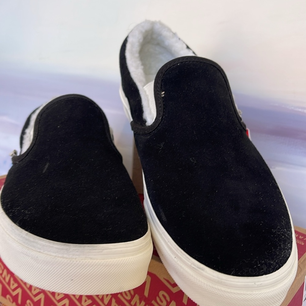 Vans • Men’s Classic Slip-On
Cozy Hug Black
VN0A5A08BM8
Sneakers - Picture 6 of 16